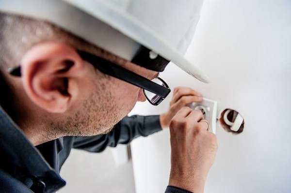 Comment trouver un diagnostiqueur immobilier certifié et expérimenté en Charente pour réaliser les diagnostics nécessaires sur votre maison ?